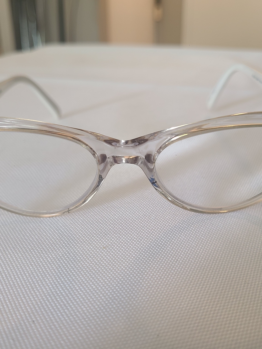 Guess Clear Cat-Eye Eyeglasses - Transparent Frame